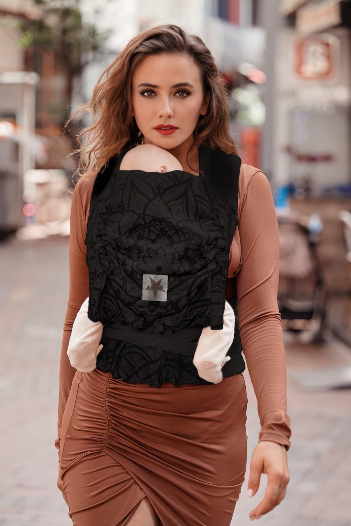 Draagzak TaiTai Lilenia Zwarte Schoonheid - KOKADI