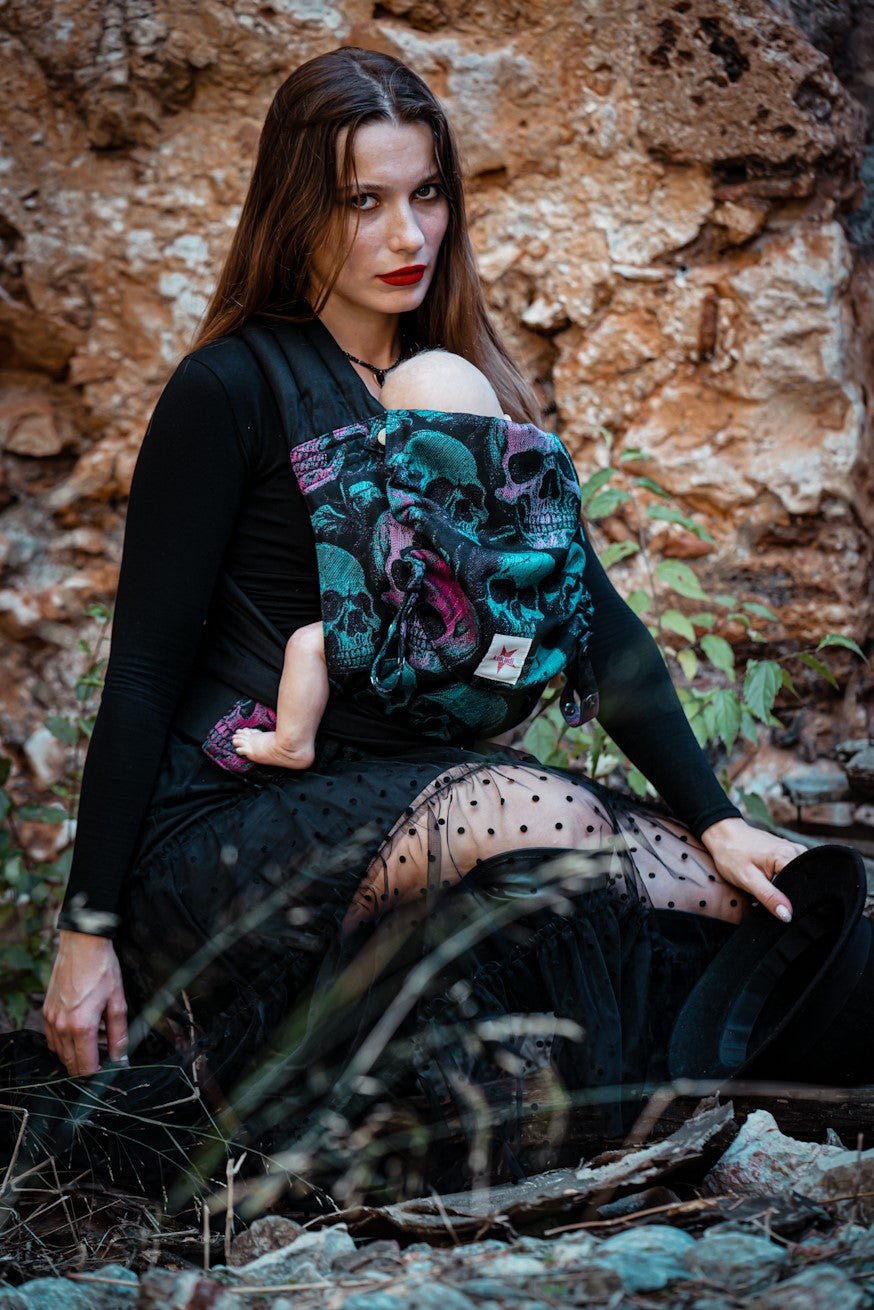 Babytrage TaiTai Scary Skulls - KOKADI